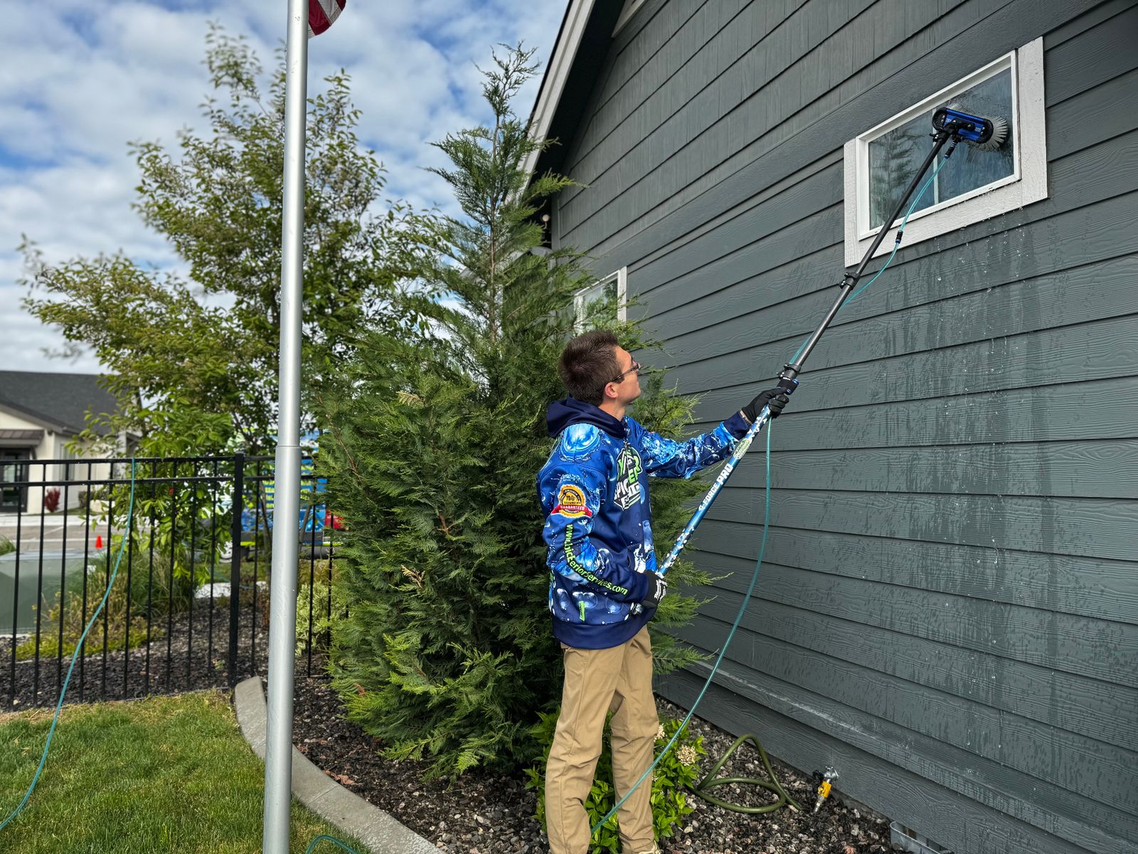 Exterior residential window cleaning in Boise Treasure Valley